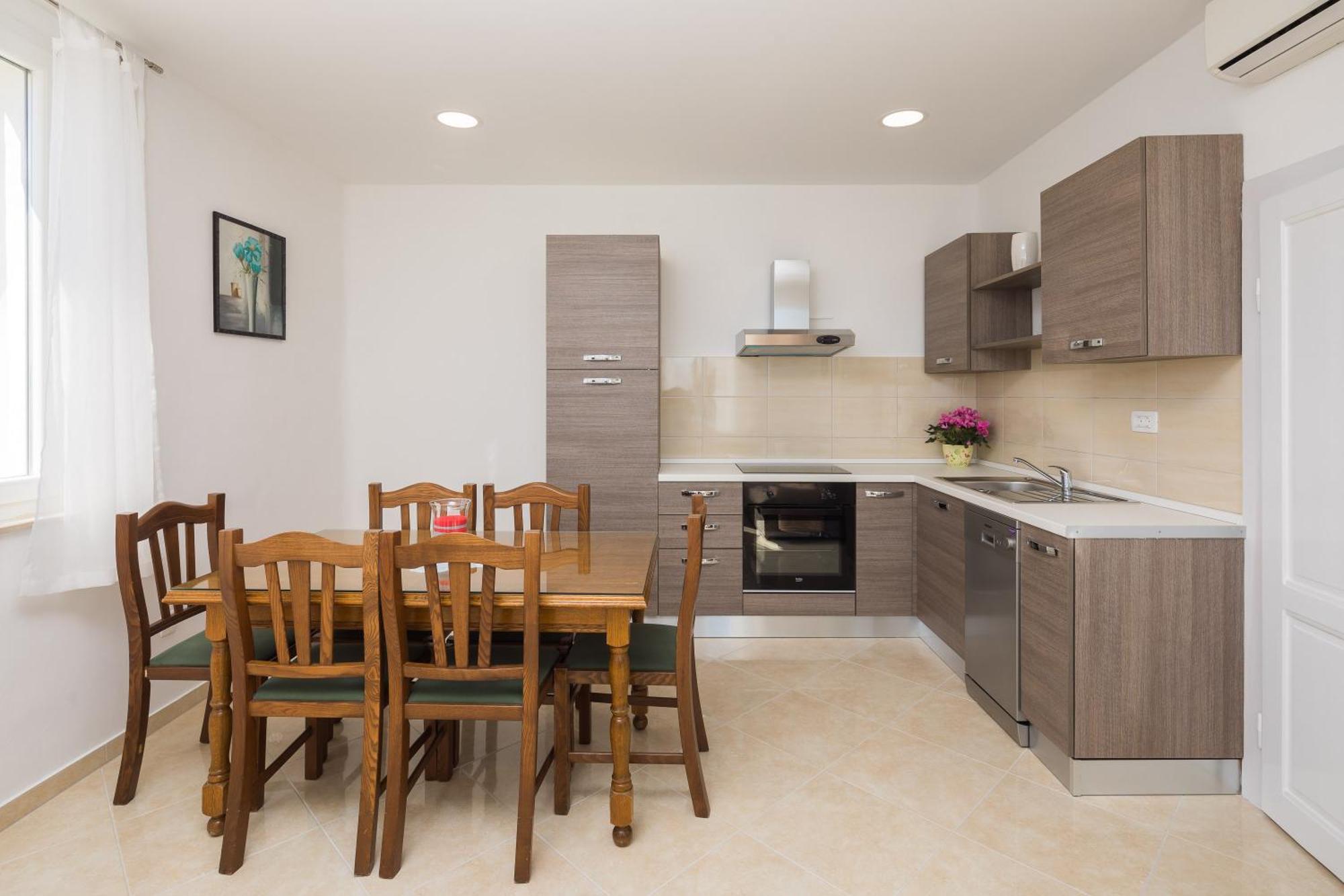 Sandy Beach Apartment オミシュ エクステリア 写真