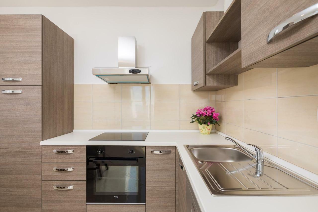 Sandy Beach Apartment オミシュ エクステリア 写真