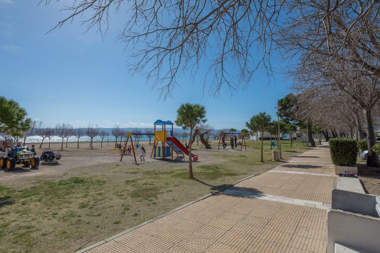 Sandy Beach Apartment オミシュ エクステリア 写真